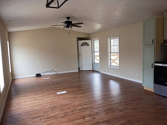 5th image of 51 Thomas Rd