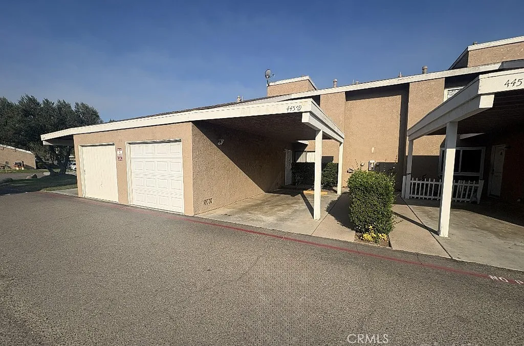 3 bed, 2.5 bath, 1889 sqft, $2,750 — Photo 1