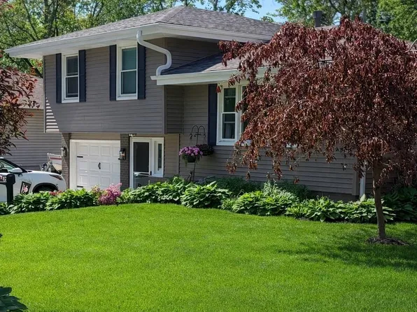 9157 Meadow Dr, Omaha, NE 68114