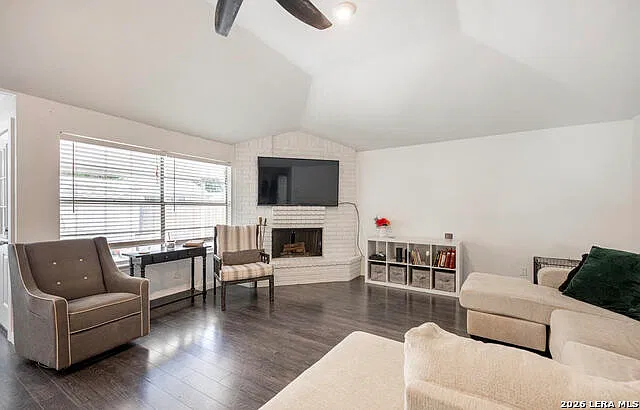 3 bed, 2.0 bath, 1477 sqft, $1,900 — Photo 3