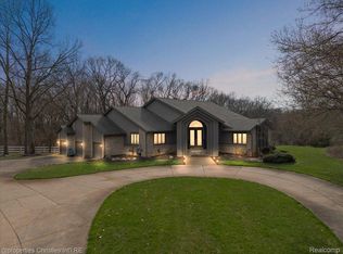 1194 Eagle Nest Ct, Milford, MI