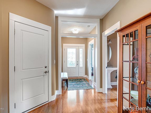 4th image of 6144 Bellflower Ct SE