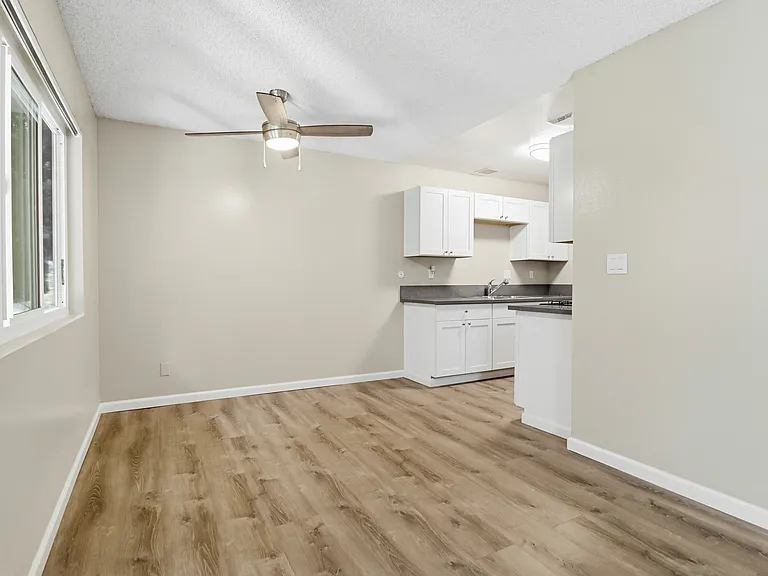 Camelot Apartments — Photo 15