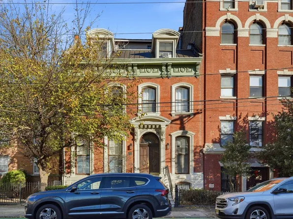 174 Grand Street image 2 of 28