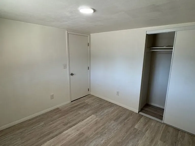 23892 Hemlock Ave — Photo 3