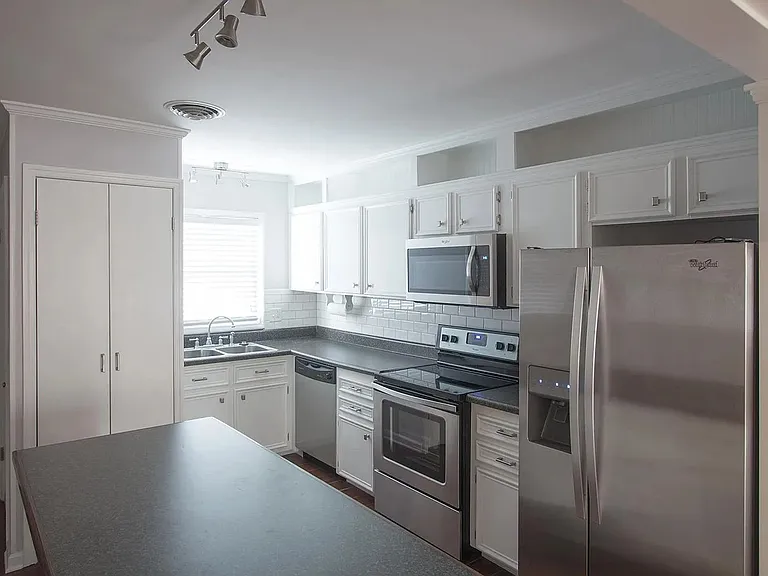 3000 Golden Rd #7 — Photo 3