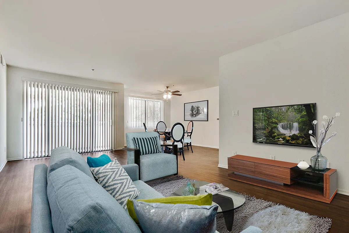 Building Photo - Encino Majestic