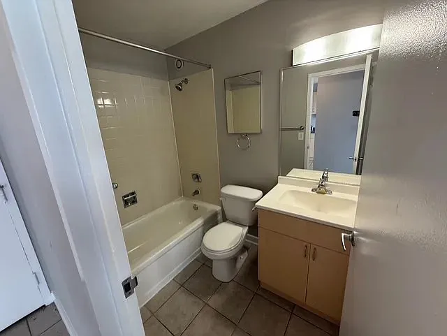 1212-13 S Michigan Ave #4-2404 — Photo 3