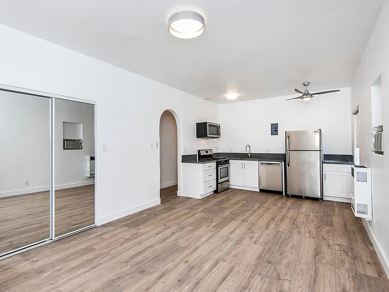 1439 N Curson Ave — Photo 6