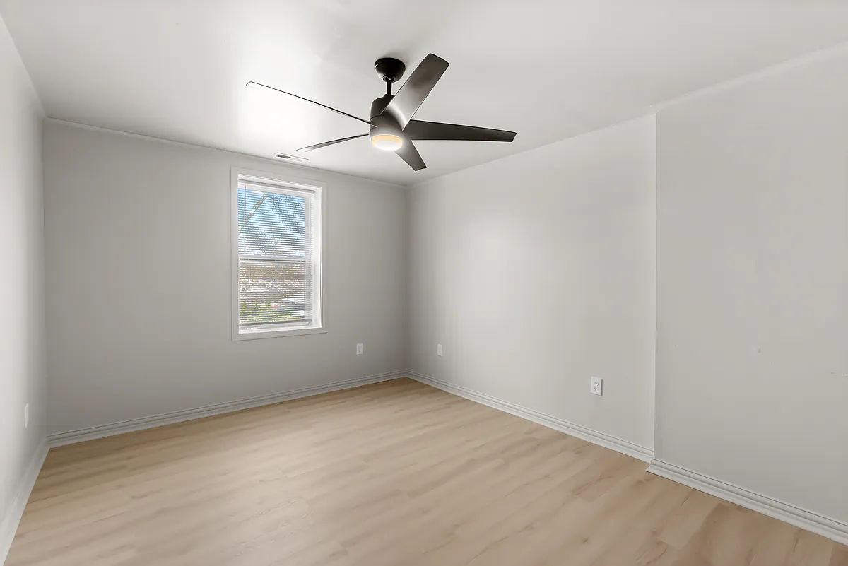 Building Photo - 5525 Alaska Ave #1