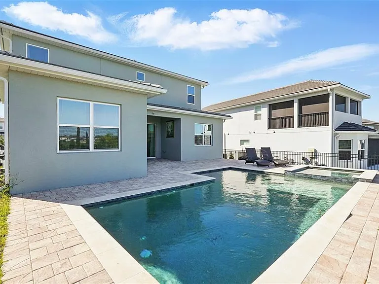 16008 Volterra Point — Photo 41
