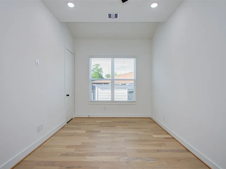 3206 Live Oak St — Photo 15