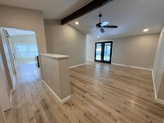 3rd image of 905 Dale Ave