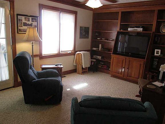3rd image of 205 Andrews Boulevard Dr E