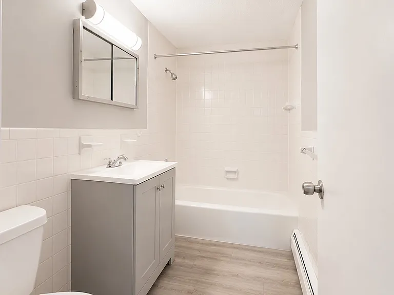 138 Store Ave #4P — Photo 7