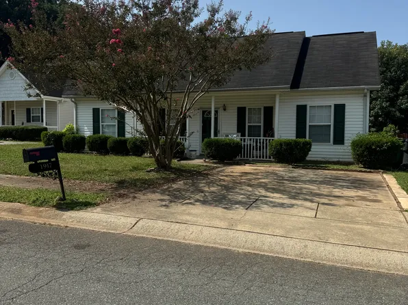 1917 Nigel Ct, Charlotte, NC 28213