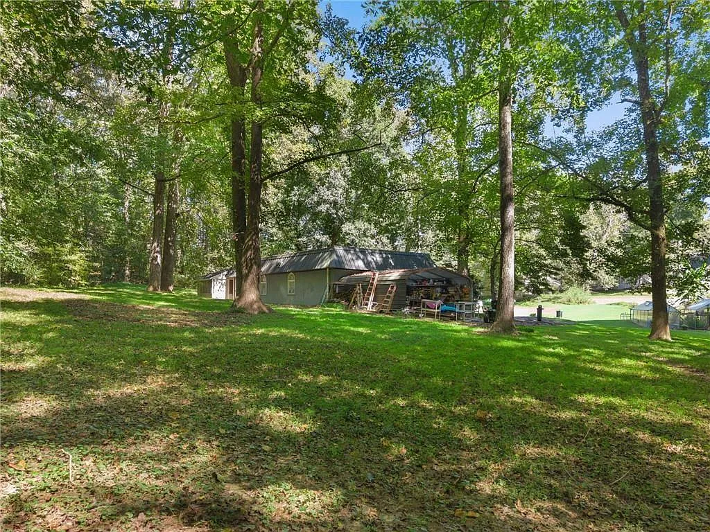 3 bed, 2.0 bath, 2229 sqft, $1,950 — Photo 4