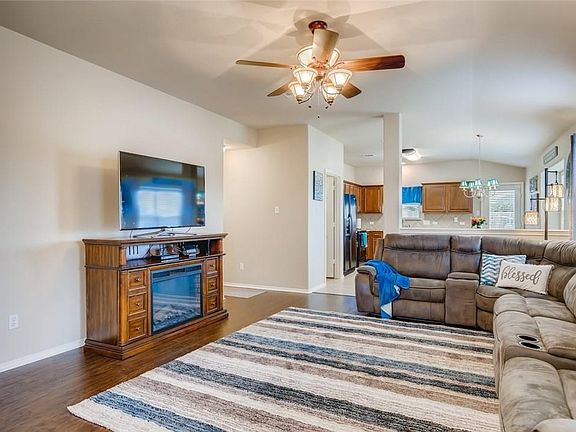 5th image of 1317 Logan Dr