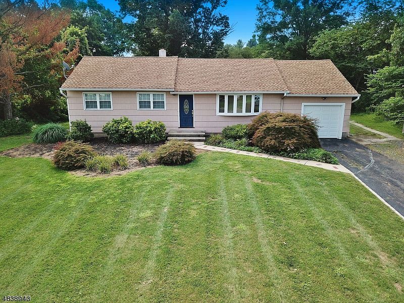 1st image of 49 Franklin Dr