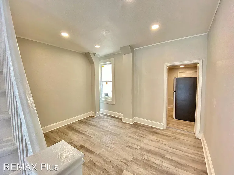 2769 Helen St — Photo 8