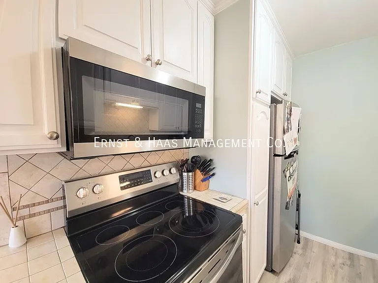 1023 E 1st St #8 — Photo 12