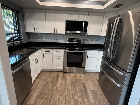 12033 Kay Dr, Seminole, FL 33772