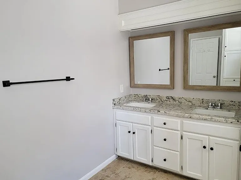 1100 Hardwood Ln — Photo 7