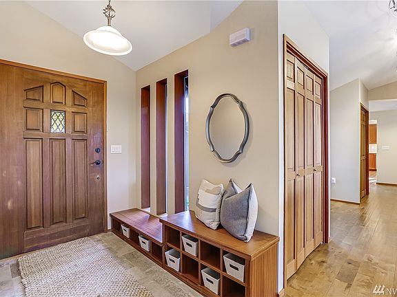 Great Entryway on Main level