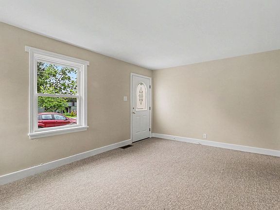5th image of 262 McKnight St