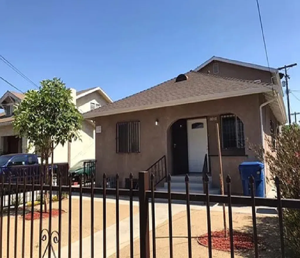 3 bed, 1304 sqft, $3,500 — Photo 2
