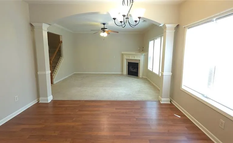237 Ascott Ln — Photo 2
