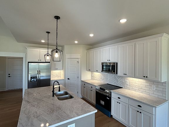 2nd image of 1216 Vickie Ln