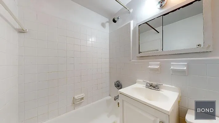 Rented by Bond New York | media 15