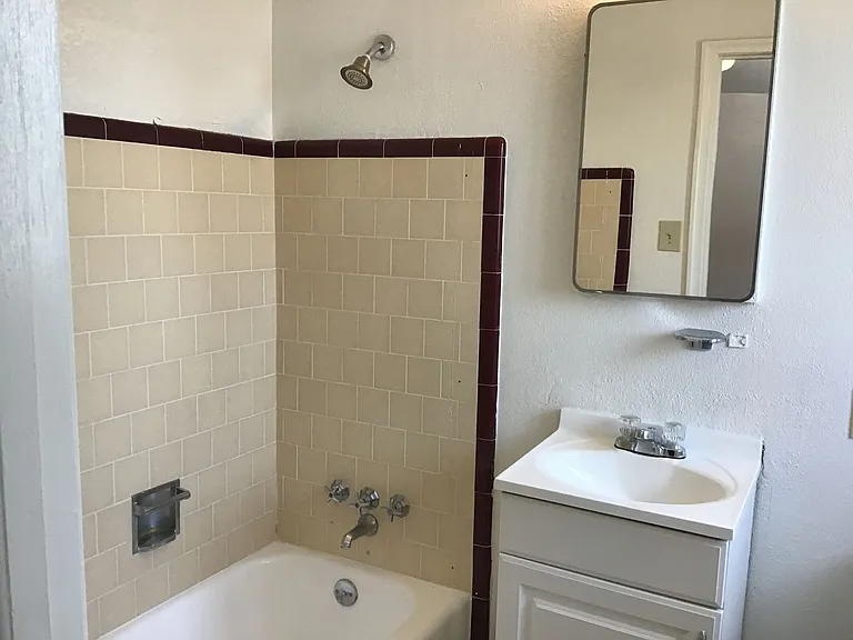 1731 Stewart St — Photo 4