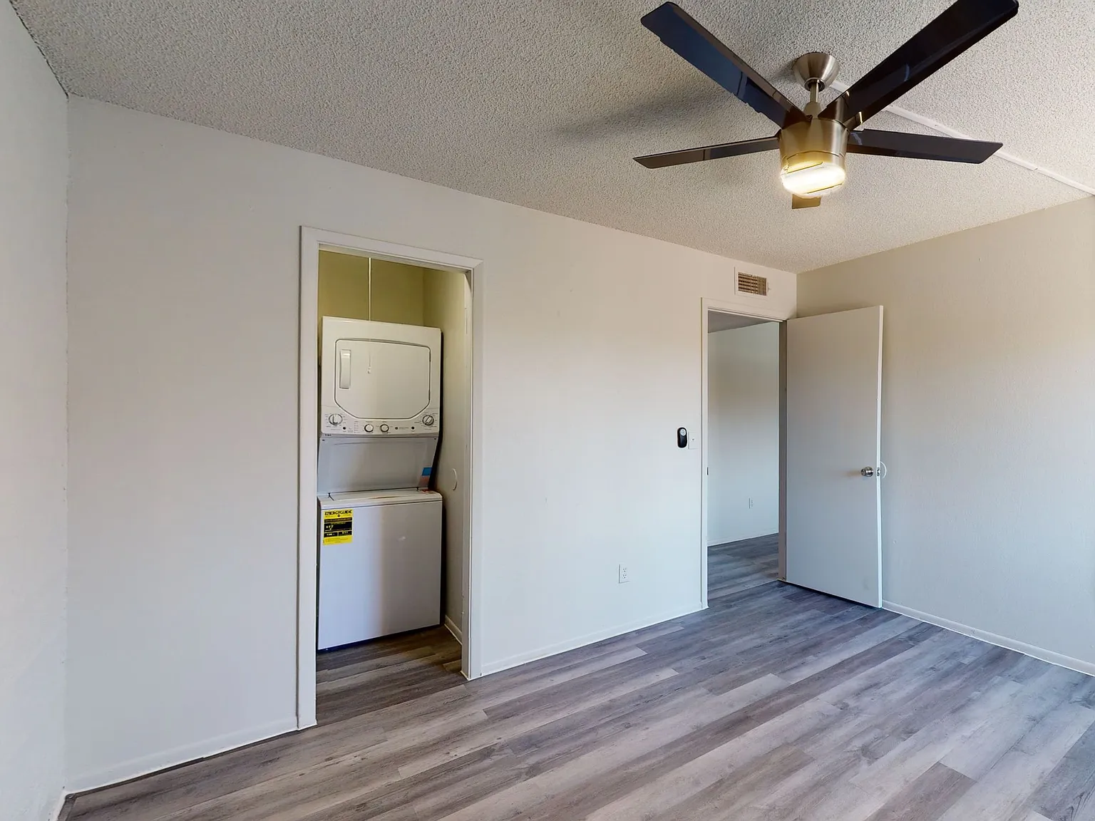 Golden Key Apartments — Photo 1
