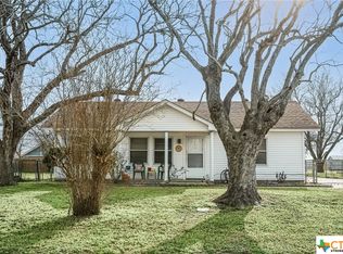 118 Henderson St, Point Comfort, TX 77978
