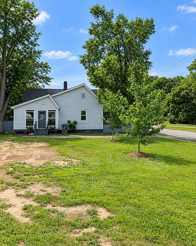 3 bed, 2.0 bath, 1480 sqft, $1,695 — Photo 1