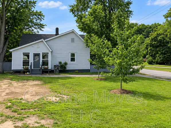 44 Allen St, Greenville, SC 29605