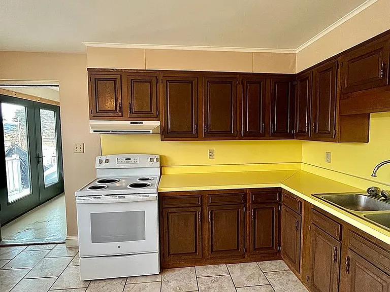 186 E Main St — Photo 10