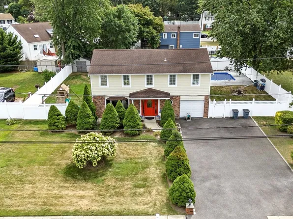 86 Riddle Street, Brentwood, NY 11717