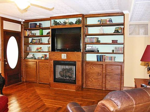 Living Room, View 2