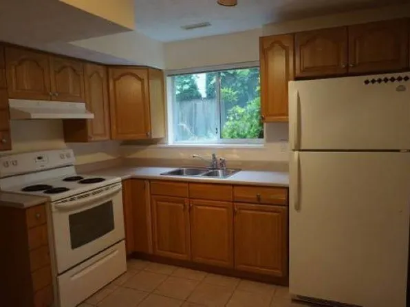 122 Linden Ct, Pt Moody, BC V3H 5C2