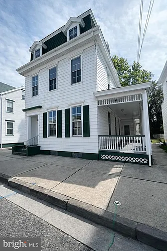 190 7th St Photo 1