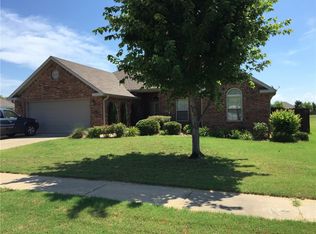 2914 N Bermuda Ave, Fayetteville, AR 72704