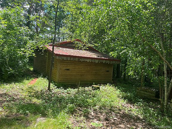 5th image of 5015 Capac Rd