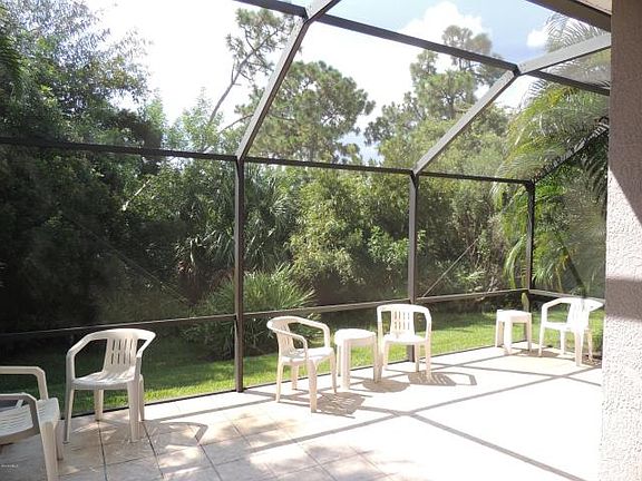 5th image of 4688 Alamanda Dr