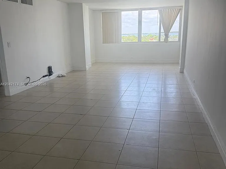 5005 Collins Ave #1104 — Photo 8