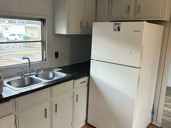 2nd image of 951 N Auburn Ave Trailer 32