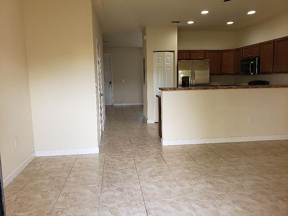 5th image of 760 SE 32nd Ave