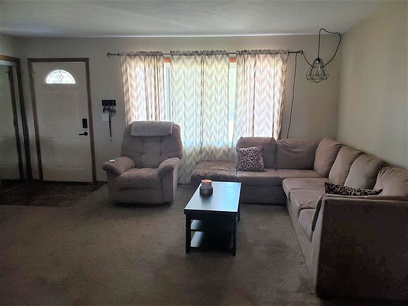4th image of 1804 E Post Rd